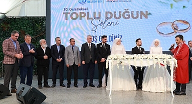 Bağcılar’da 8 çift, Ticaret Bakanı Ömer Bolat’ın şahitliğinde evlendi