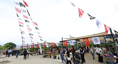 Efes Tarlası Yaşam Köyü’nde Üretici Pazarı açıldı