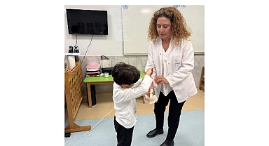 Bayraklı Belediyesinden anaokulu öğrencilerine ağız ve diş sağlığı eğitimi