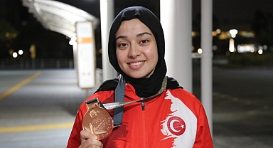 Esma Gökülü, İşitme Engelliler Olimpiyatlarında Bronz Madalya Alarak Ülkemizin Gururu Oldu